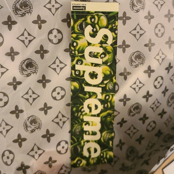 Supreme sticker - Picture 2 of 3